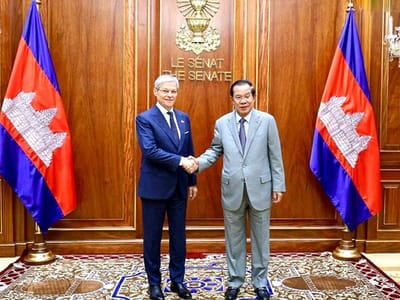 洪森亲王敦促国际法语国家组织成员国加强经贸合作！