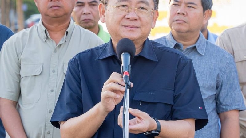 马德望省举行全省环境卫生清洁运动