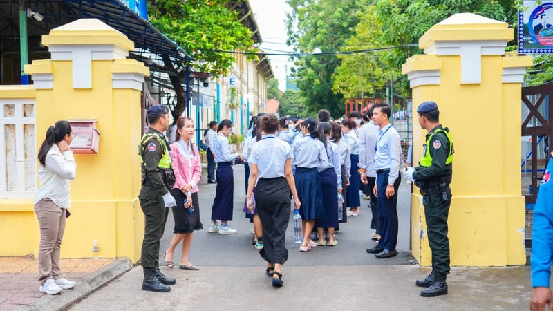 金边宪兵全力保障高考考场安全与秩序