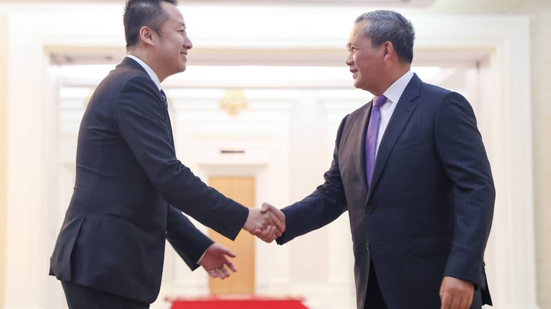 洪玛奈首相会见华为技术（柬埔寨）有限公司首席执行官王旭