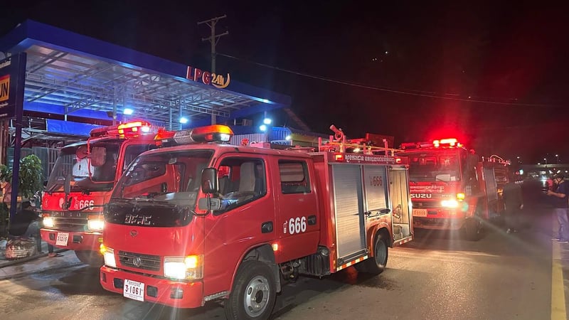 金边一汽油零售店突发火灾