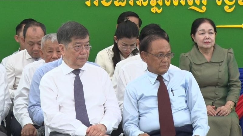 柬埔寨矿产与能源部部长向退休官员致谢
