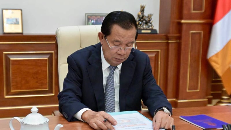 洪森发文以“狗坐马车”比喻反击批评者
