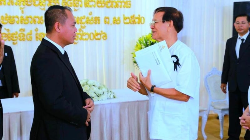 洪玛奈首相内阁工作组吊唁金速卡 并转交悼念信与帛金