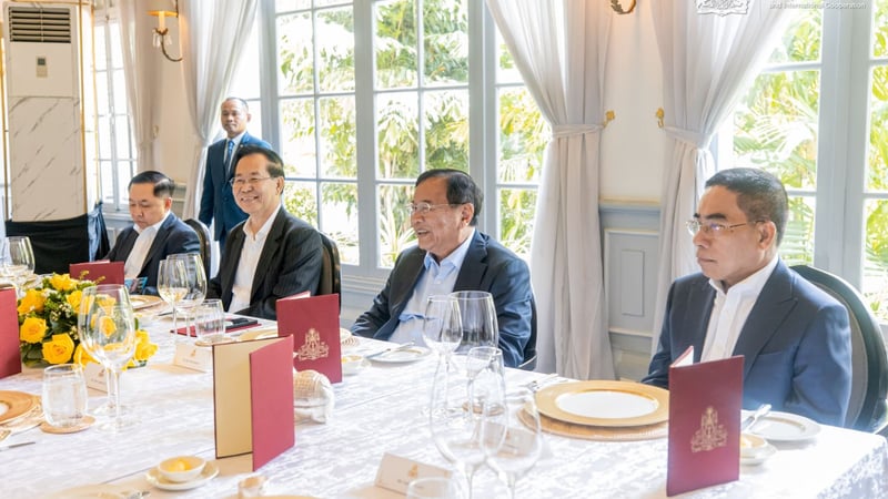 柬外长与美国副助理国务卿共进午餐