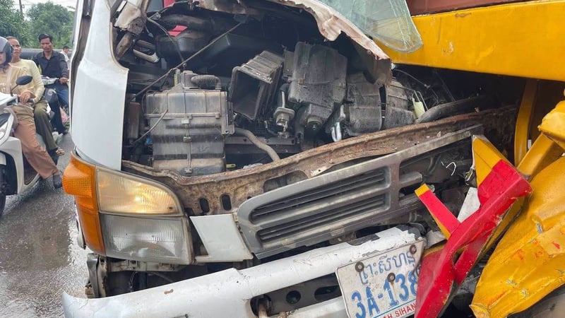 西港4号公路突发连环交通事故致1死1伤