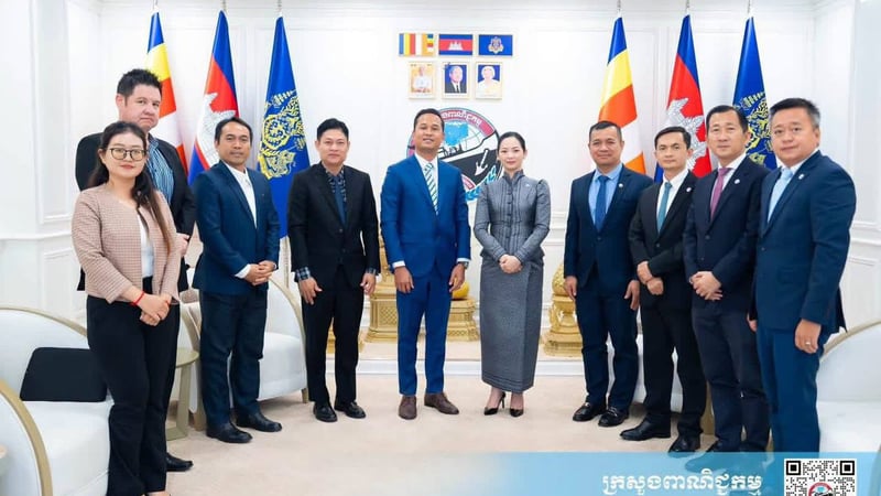 柬埔寨商业部长会见电动汽车公司代表