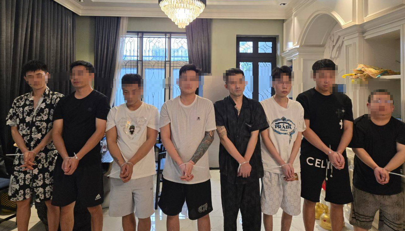金边警方突袭电诈窝点，9名嫌疑人被捕！