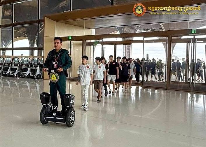 又100多名中国人被柬埔寨遣返回国